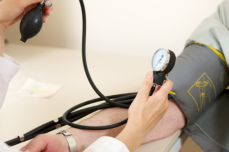 血管に高い圧力が加わった状態です